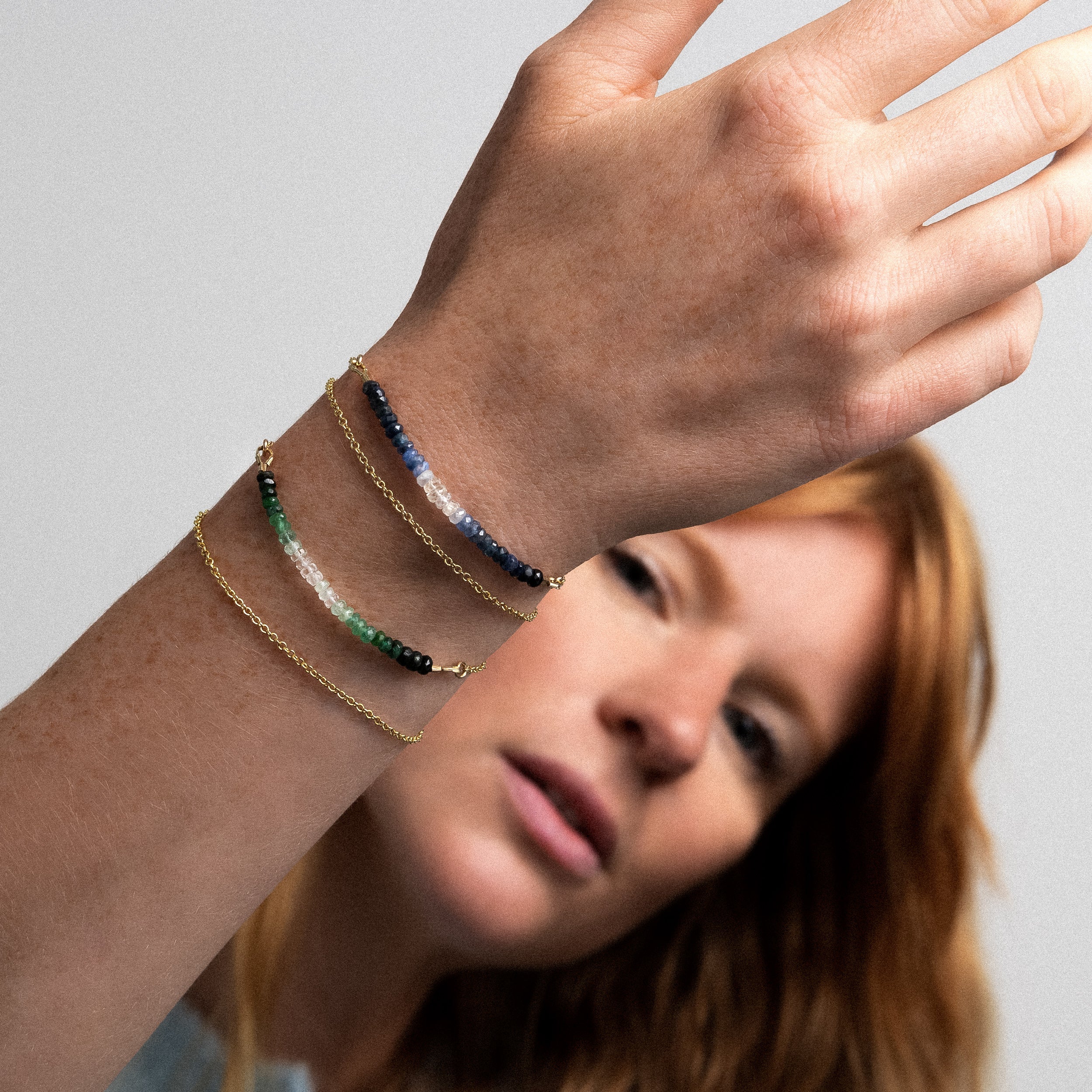 Bracelet Chaîne Double Tour - émeraude — détail façonnage à la main