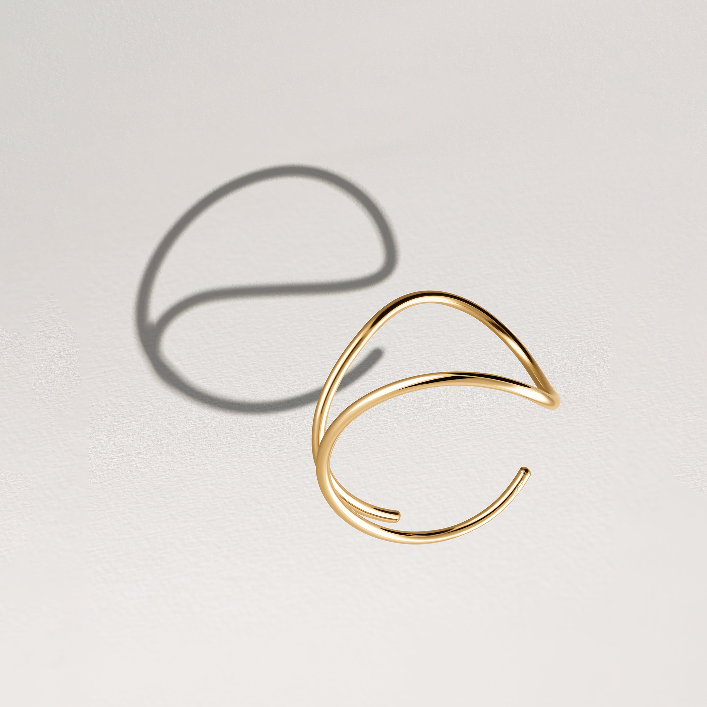 Bracelet Manchette Outline Lettre E - or jaune laminé