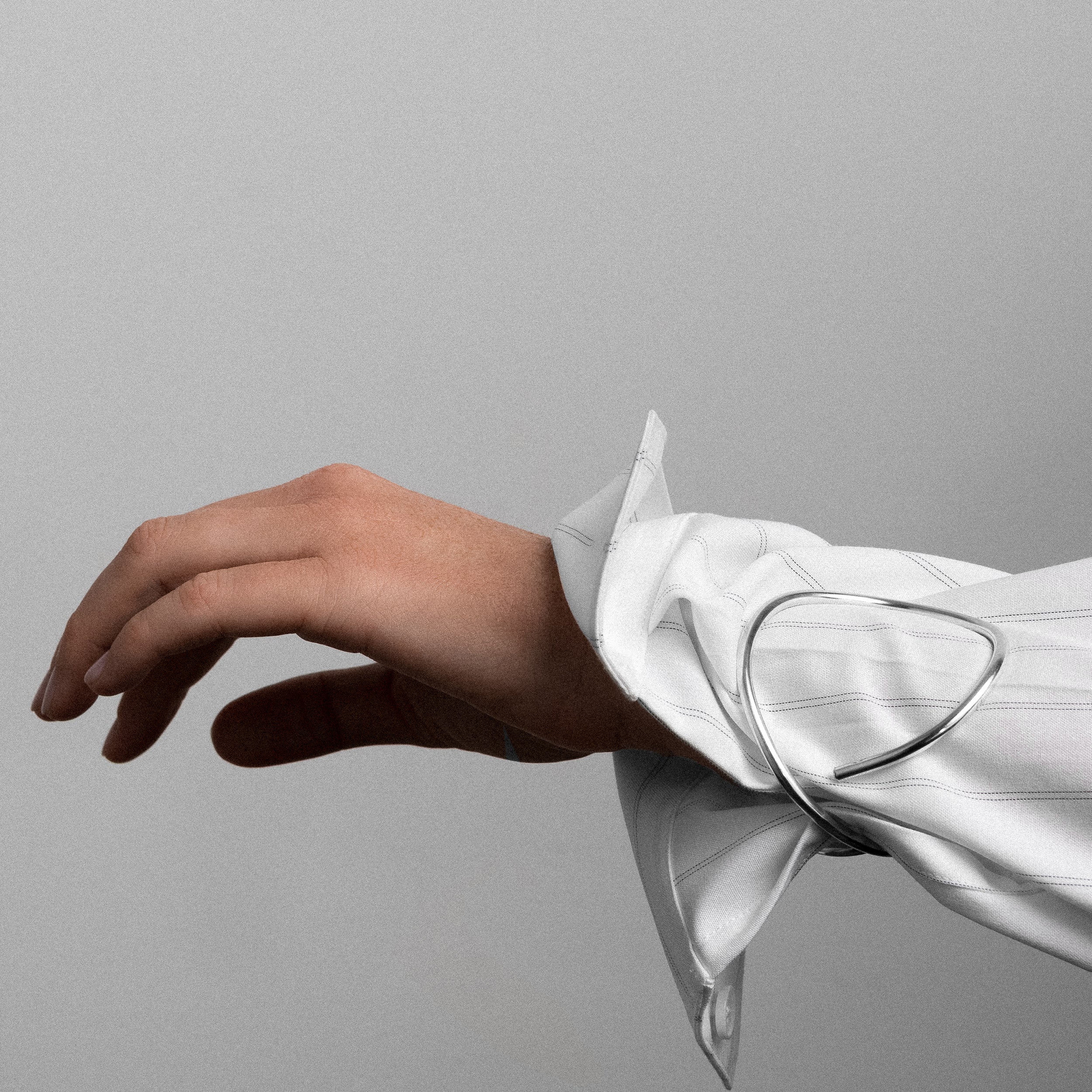 O Outline Cuff Bracelet - silver