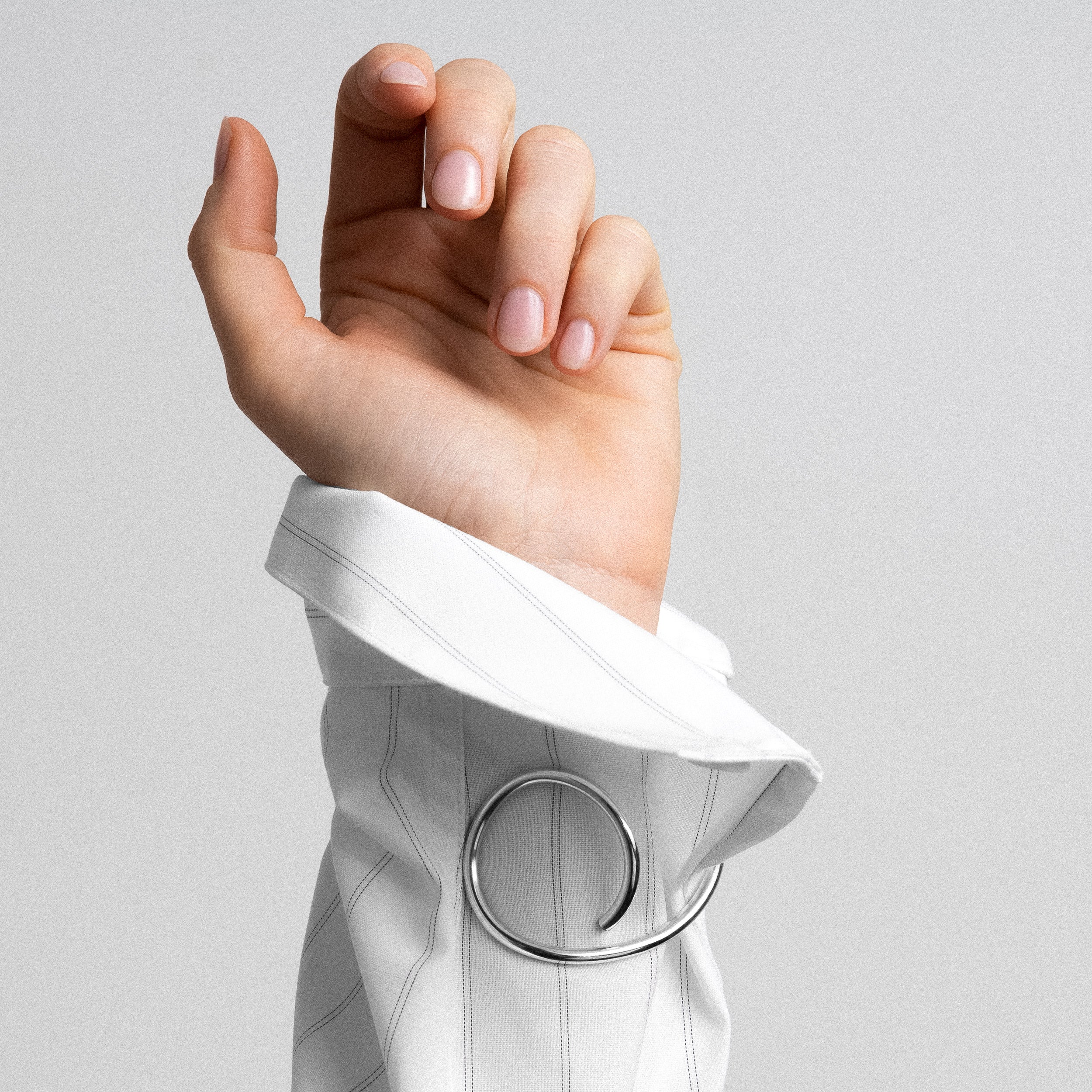 O Outline Cuff Bracelet - silver