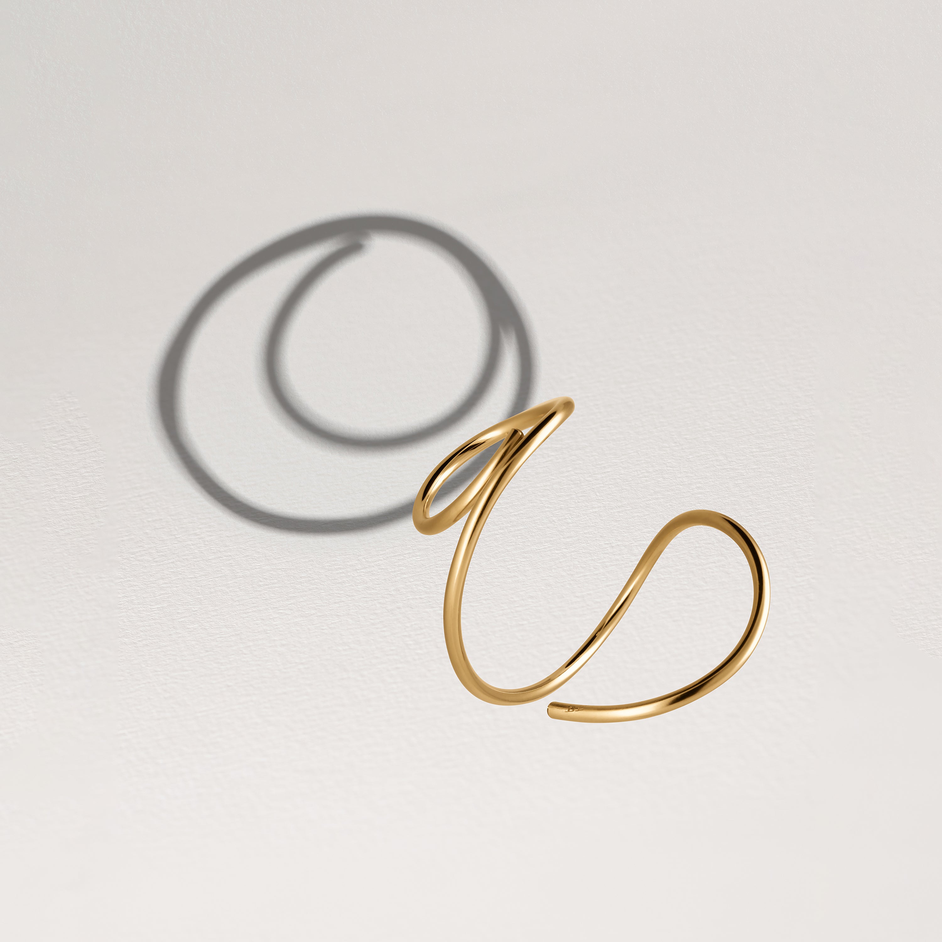 Bracelet Manchette Outline Lettre O - or jaune laminé