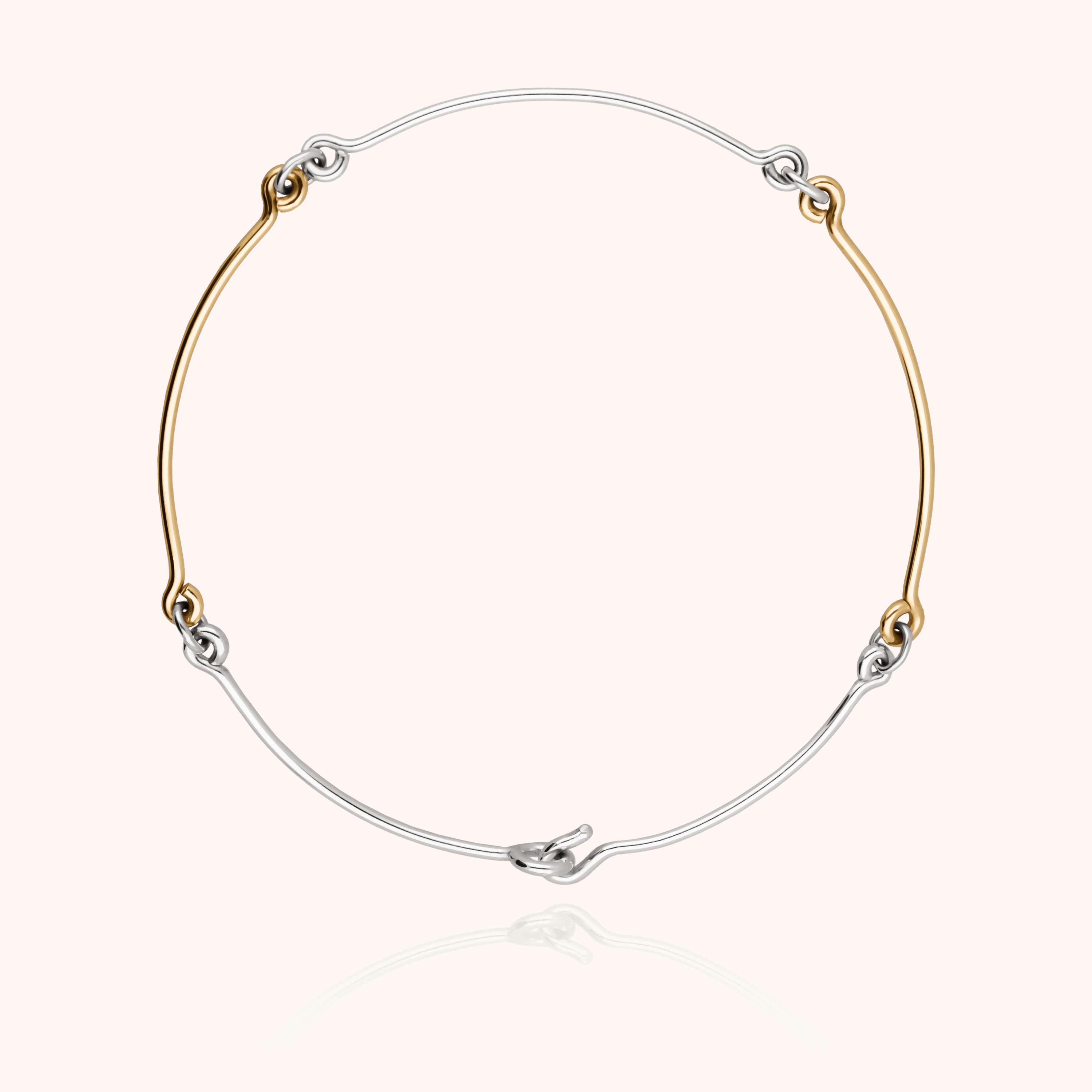 Bracelet masculin Peter porté au poignet, design contemporain sophistiqué