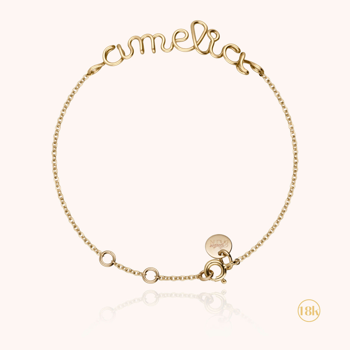 Detail of the hand-shaping on the Personalized Richelieu Bracelet in 18k yellow gold wire