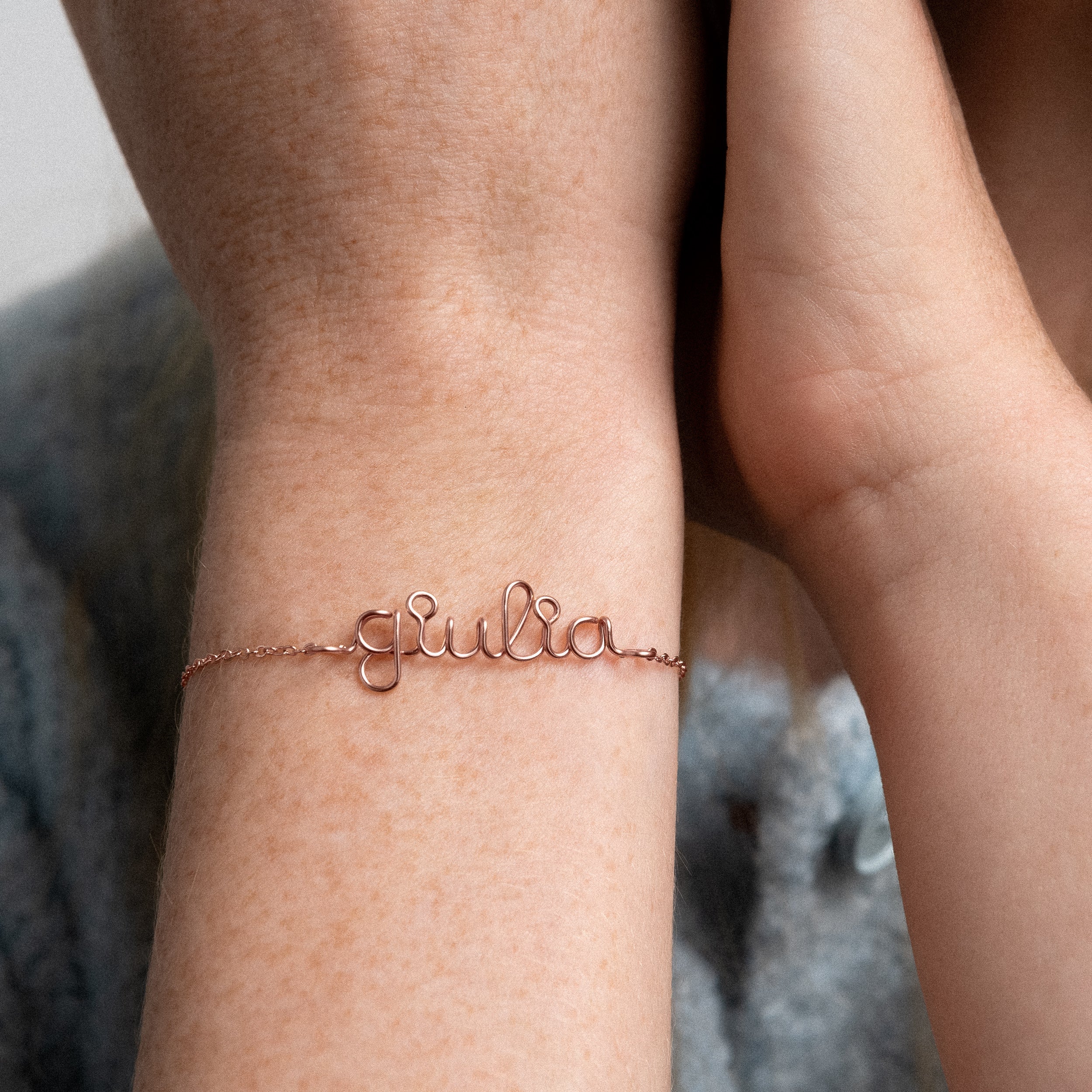 Détail du fermoir et de la gravure du bracelet Richelieu