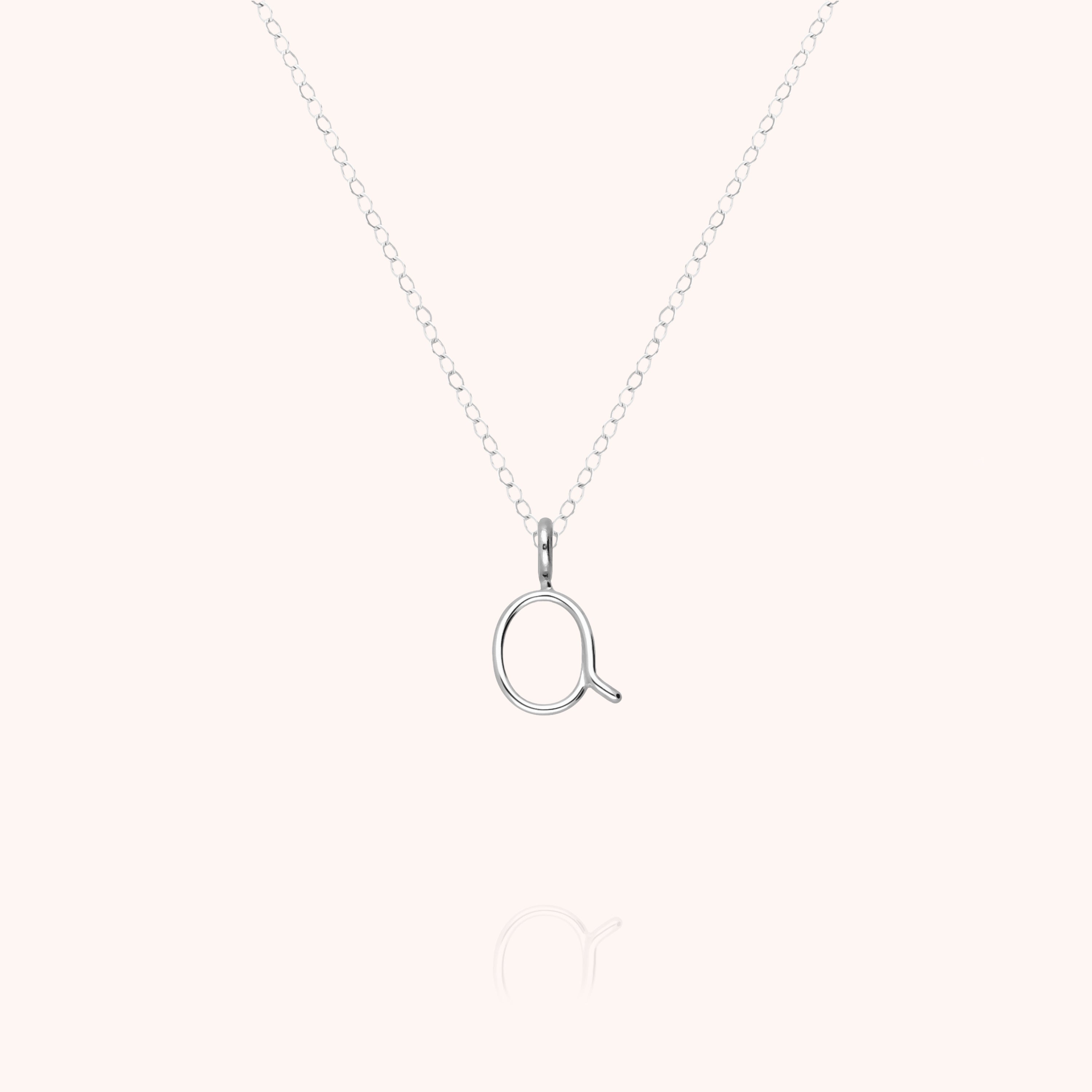 Collier Capital Initiale en or blanc 18K — collier personnalisable Atelier Paulin