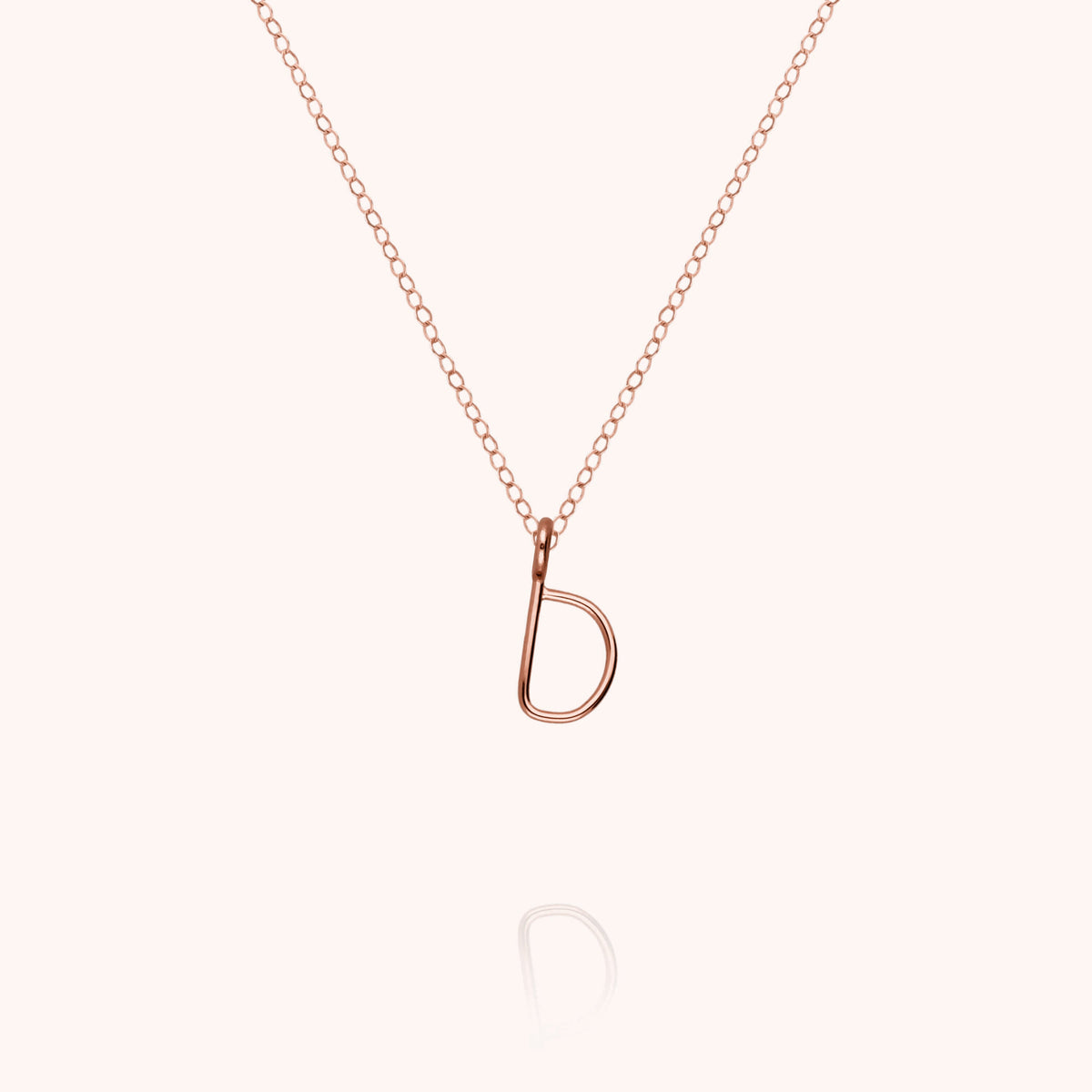 Kette Capital Initiale in 18K Roségold — langlebiger Schmuck mit lebenslanger Garantie