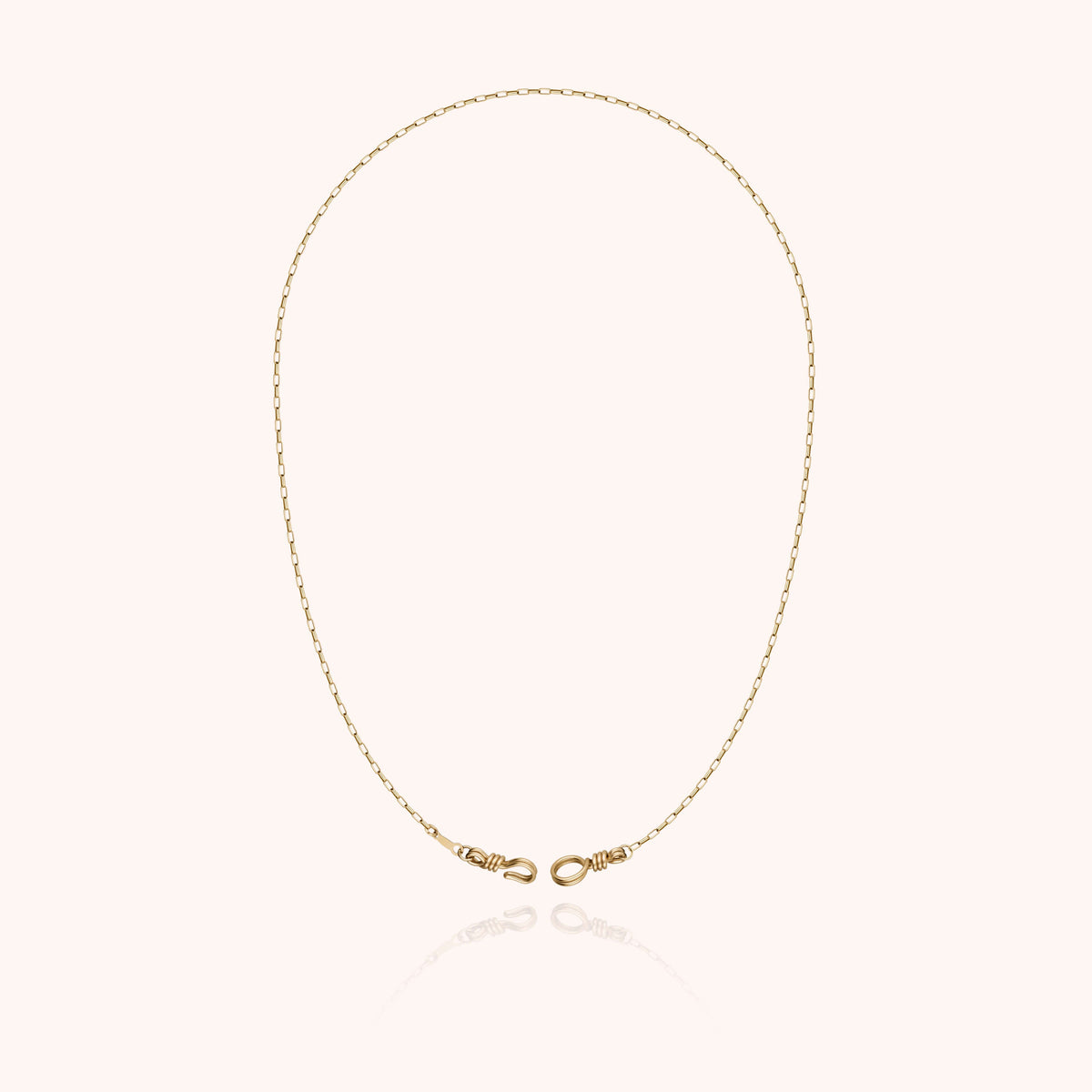 Dettaglio della finitura su Collana Catena Rettangolo Attache moi in filo d'oro giallo laminato 14k