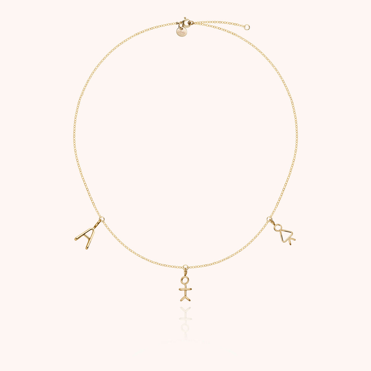 Collana Charms Trio Family in filo d'oro giallo laminato 14k, charm lettera e silhouette