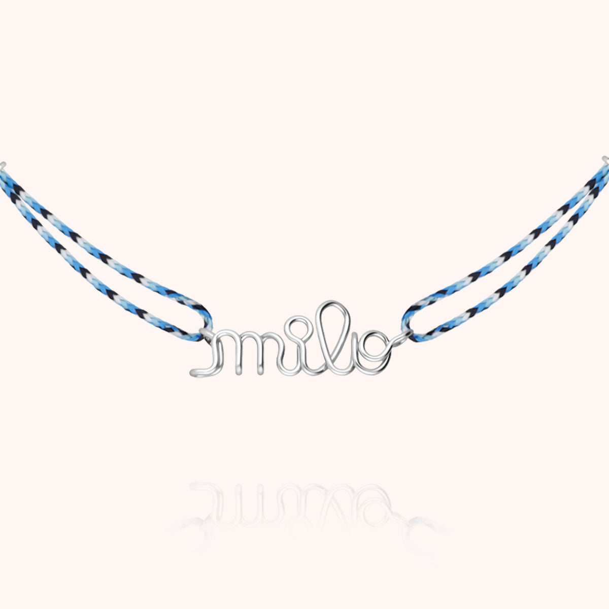 Collana Cordino Slim Knot Personalizzata in filo d'oro bianco 18kt, portata al collo