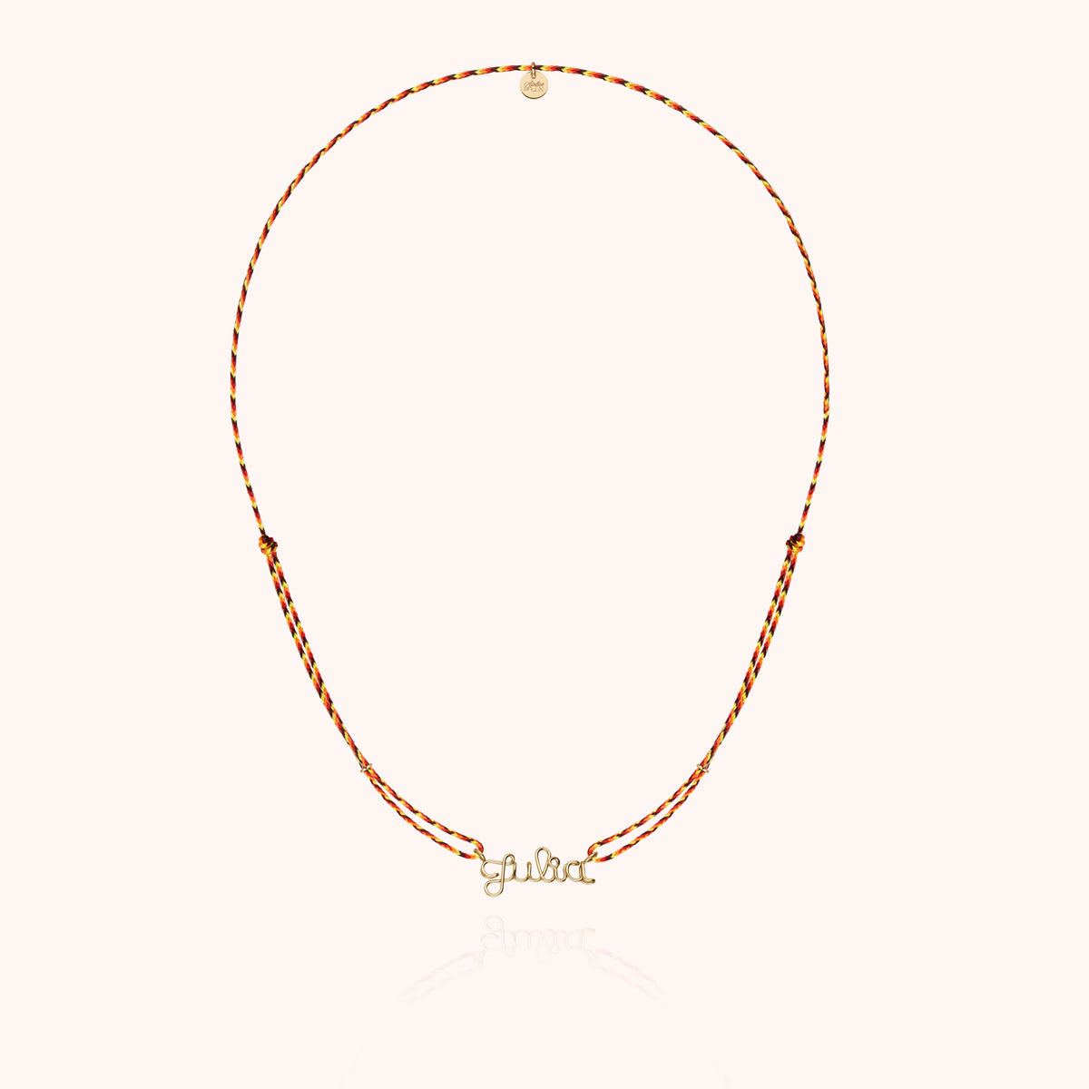 Primo piano del filo d'oro giallo 18kt su Collana Cordino Slim Knot Personalizzata