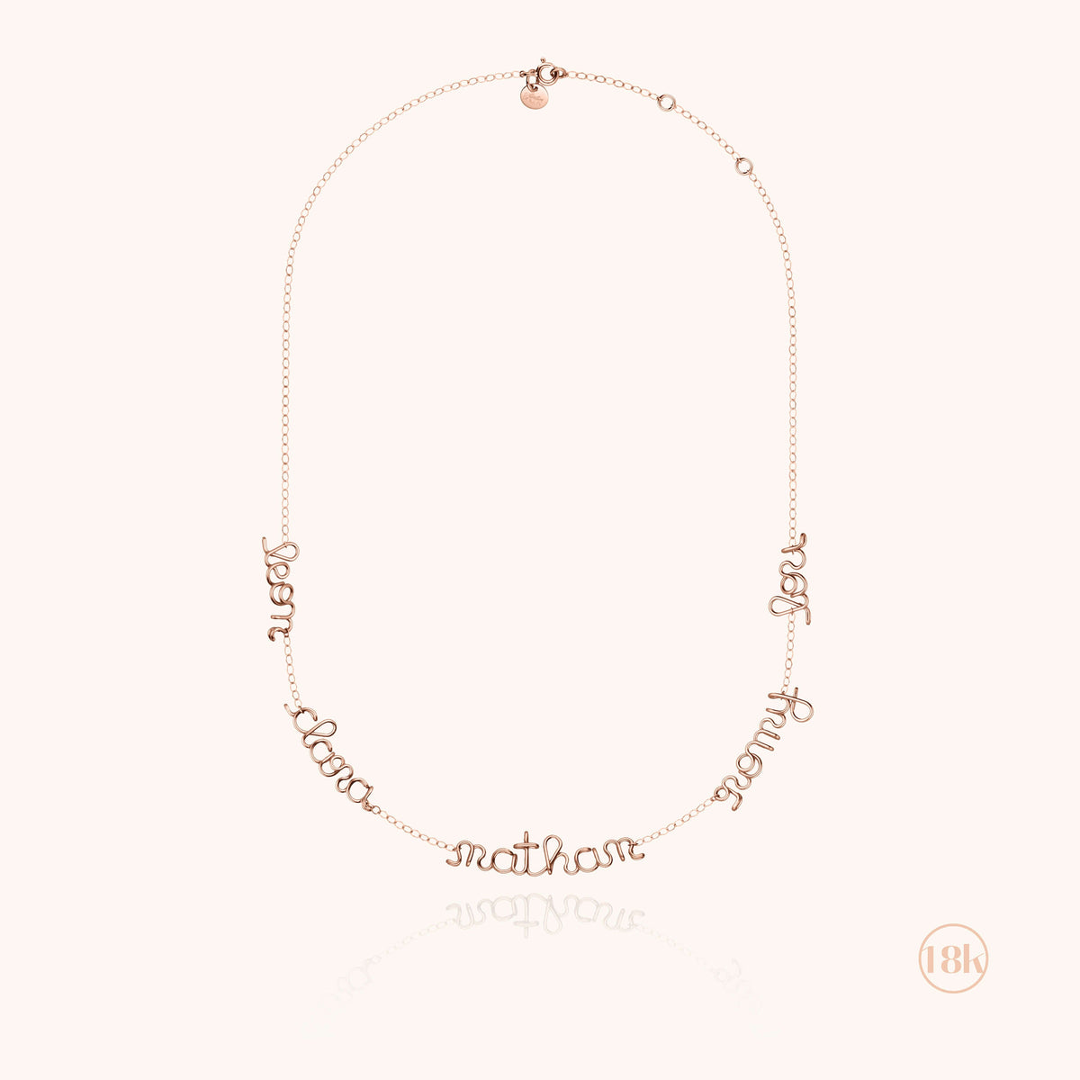 Primo piano del filo d'oro rosa 18kt su Collana Mantra Originale Personalizzata