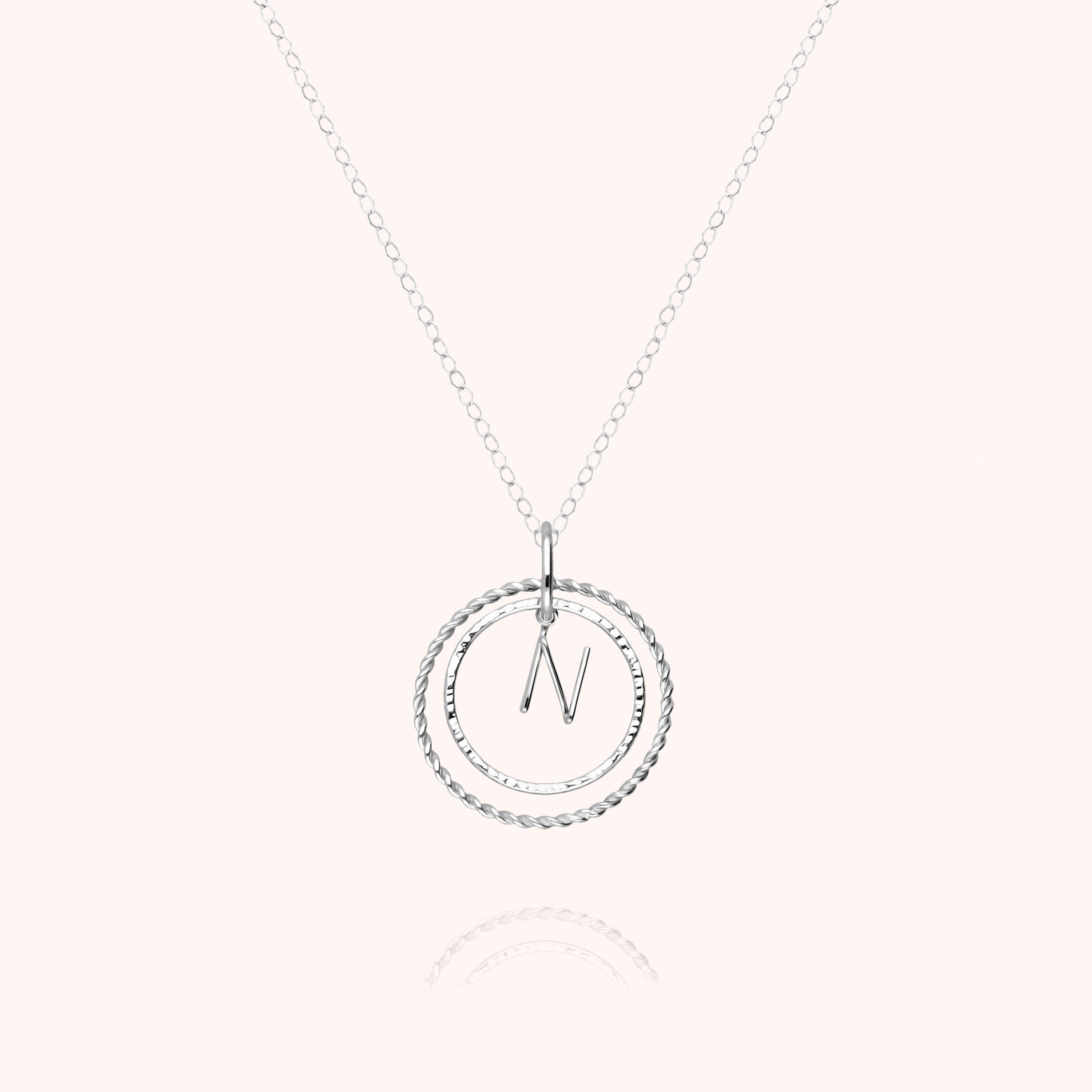 Collier Médaille Initiale en or blanc 18K — collier personnalisable Atelier Paulin