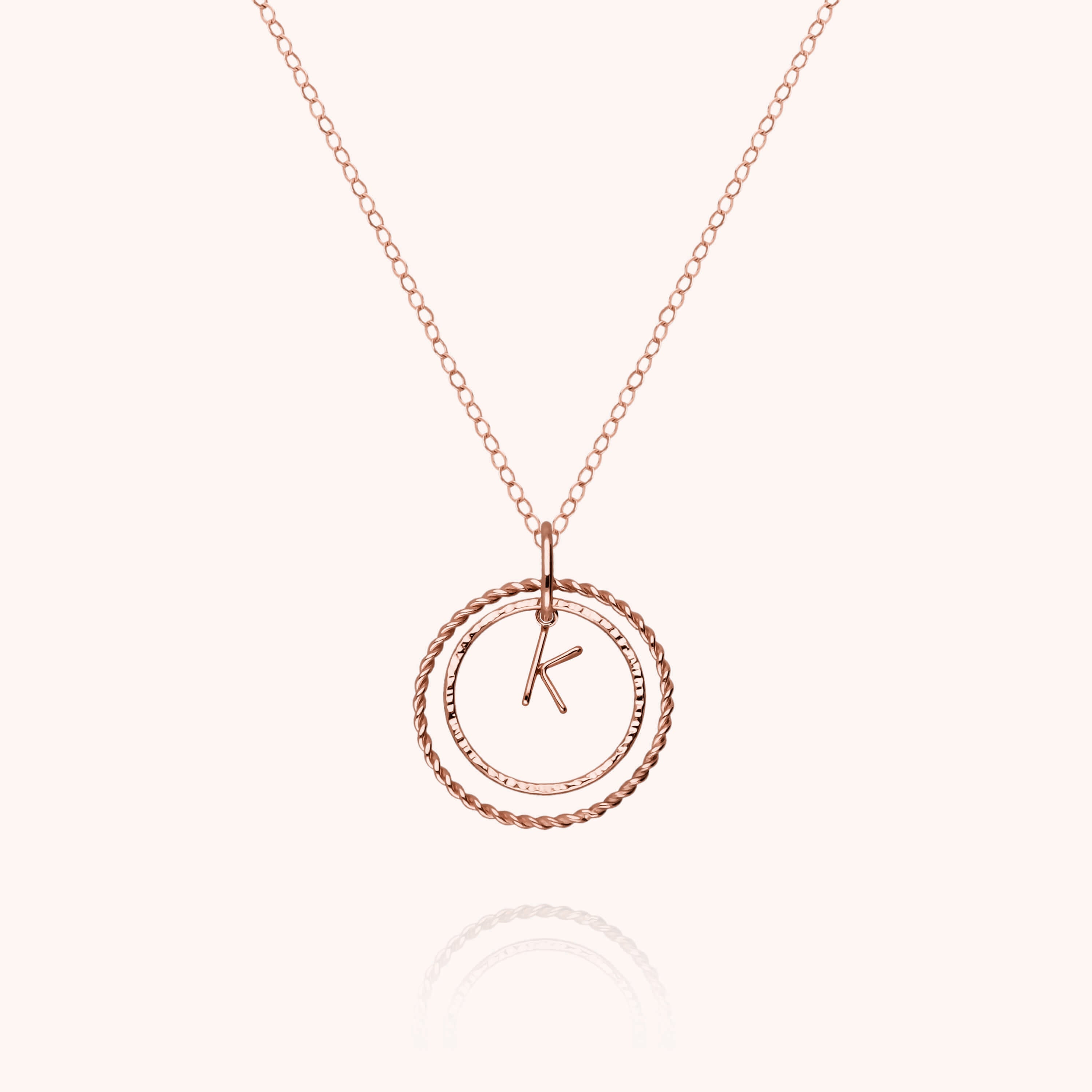 Collier Médaille Initiale en or rose 18K — expédition sécurisée Paris