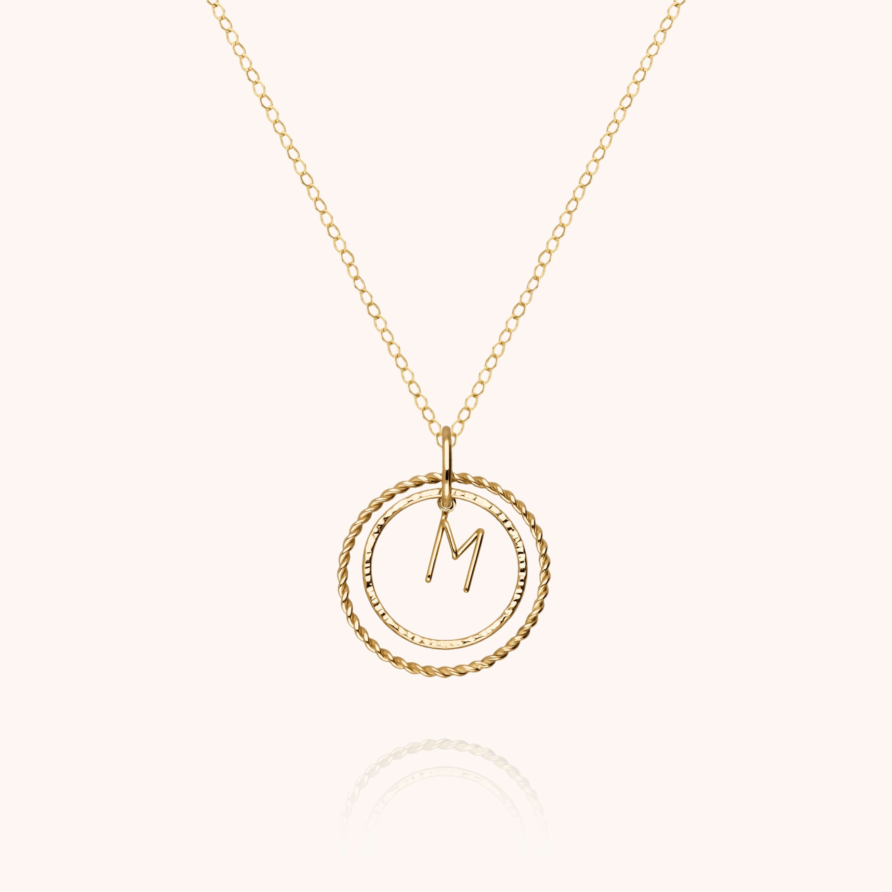 Collier Médaille Initiale en or jaune 18K — expédition sécurisée Paris
