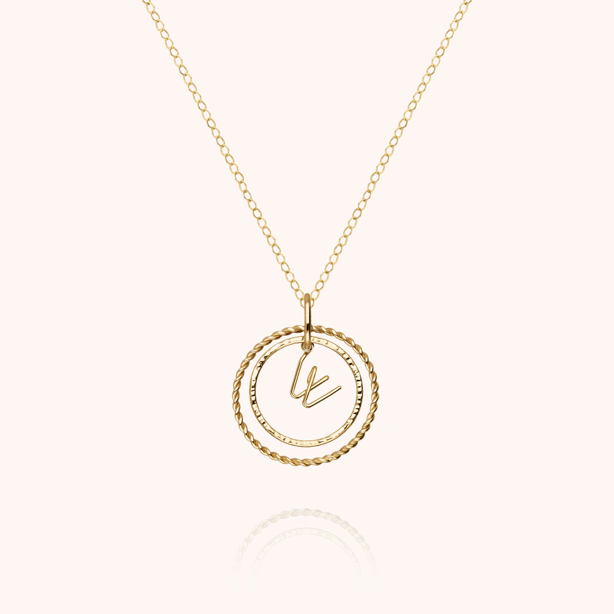 Initialen-Medaillon-Kette aus 18K Gelbgold — sichere Lieferung aus Paris