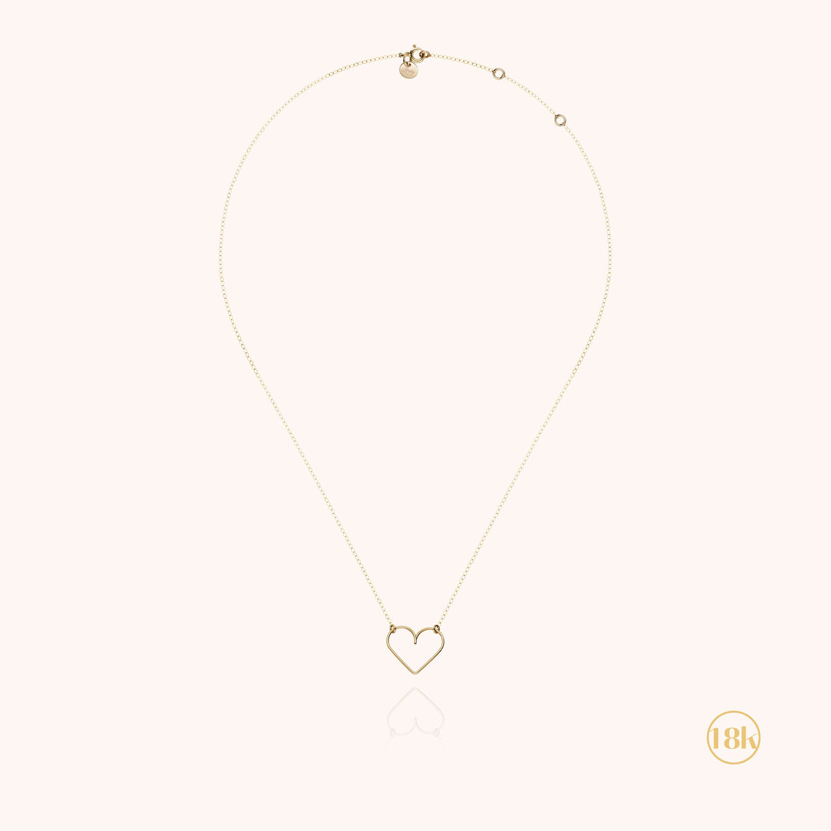 Dettaglio della modellatura a mano su Collana Cuore Richelieu in filo d'oro giallo 18kt