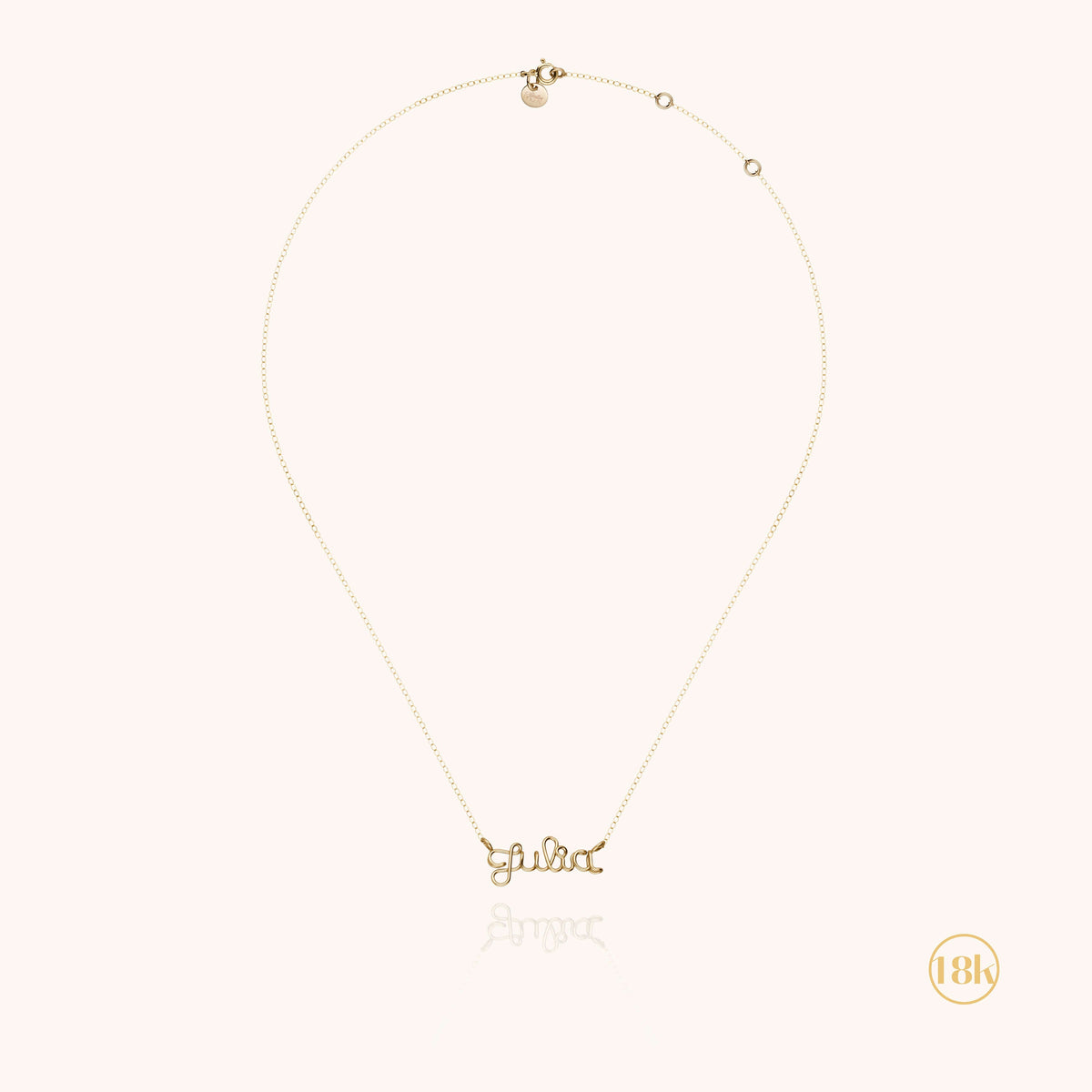 Primo piano della chiusura su Collana Richelieu Personalizzata in filo d'oro giallo 18kt