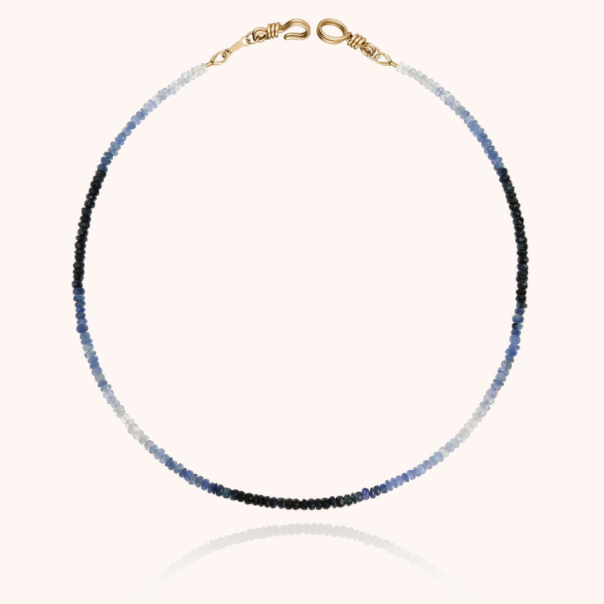 Choker Rivière Attache moi - blauer Saphir am Hals getragen — sichere Expresslieferung