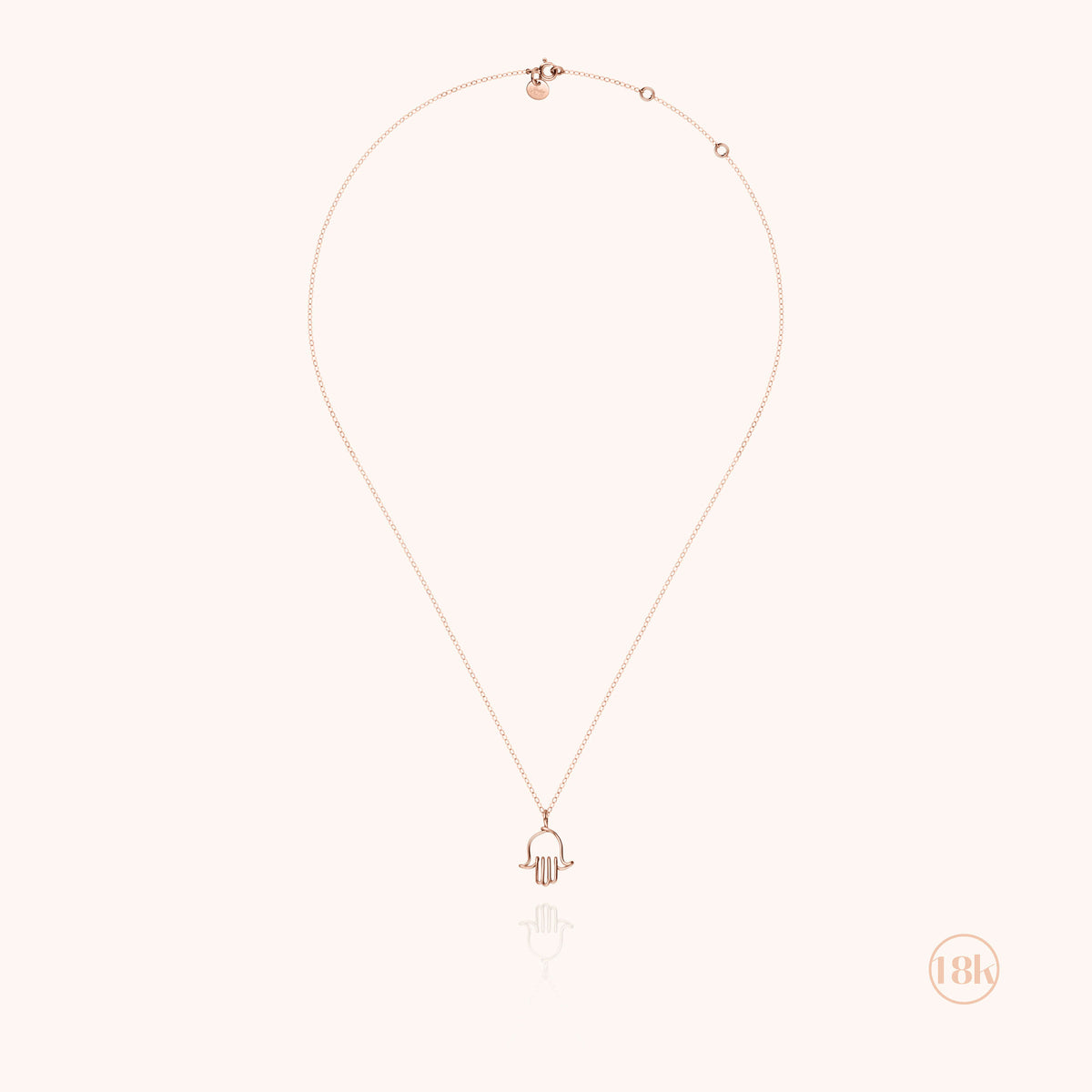 Detail des Charms Hand der Fatima aus handgeformtem Roségold