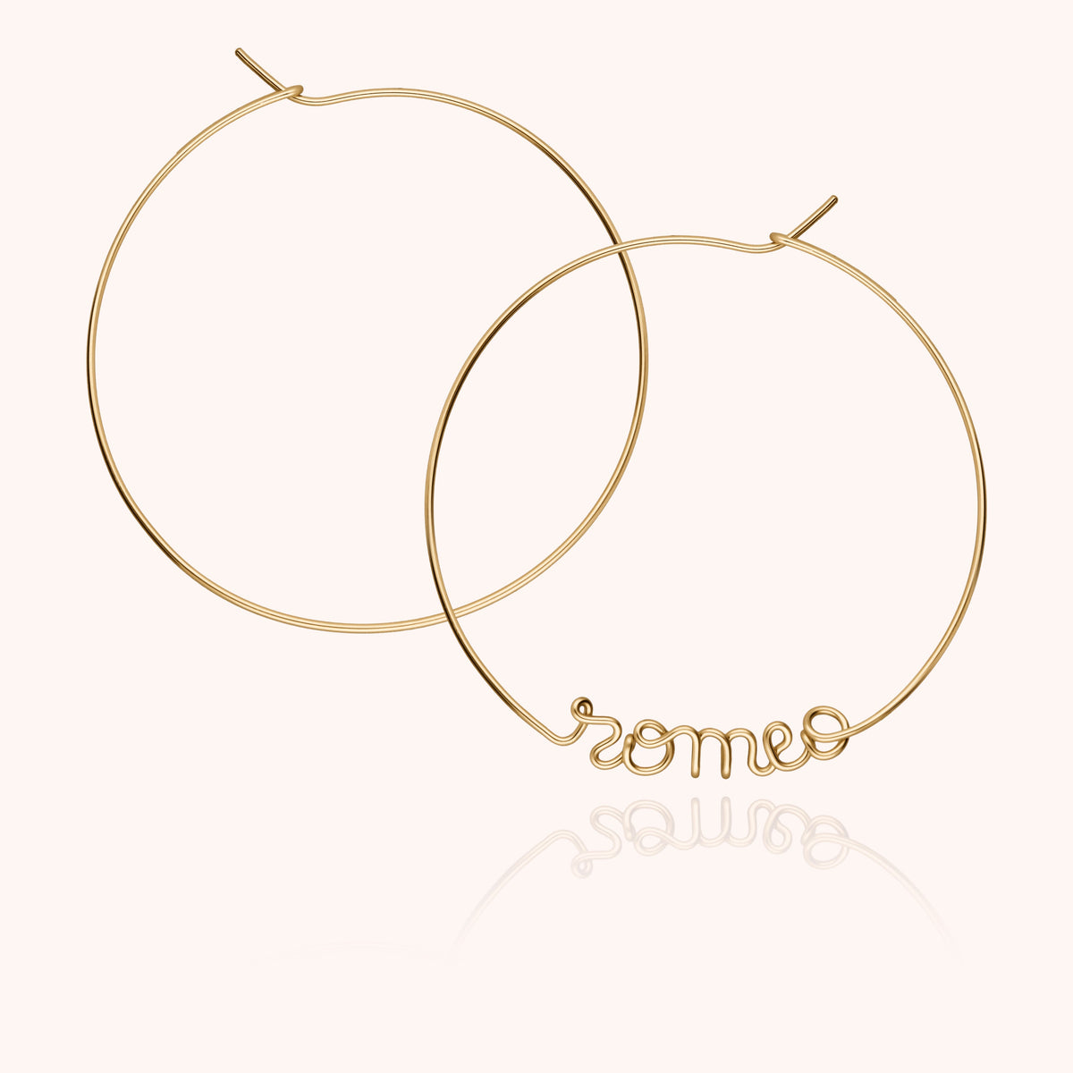 Orecchini a cerchio originali personalizzati in filo d'oro giallo laminato 14k