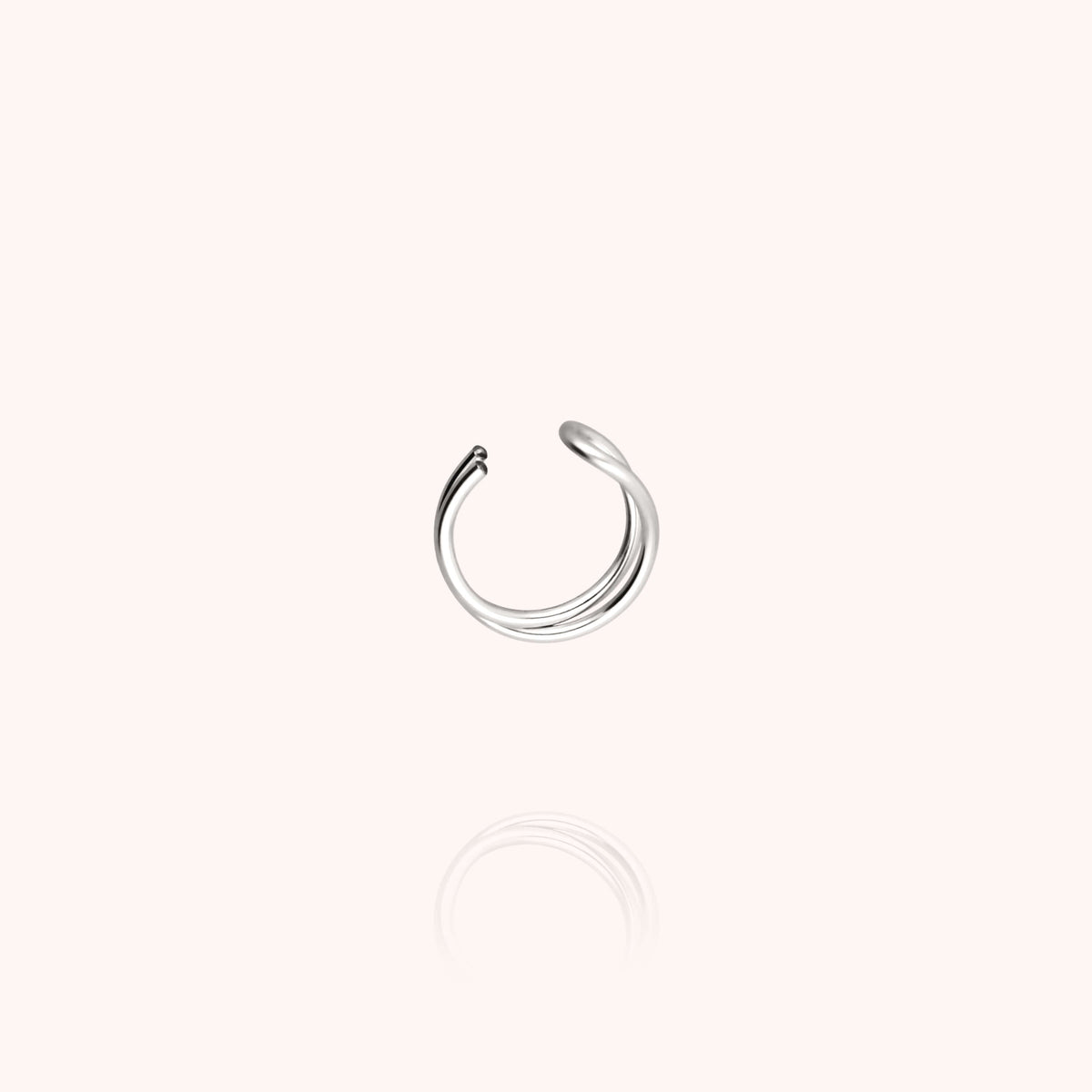 Dettaglio della finitura su Ear Cuff Outline Lettera L in filo d'argento sterling 925