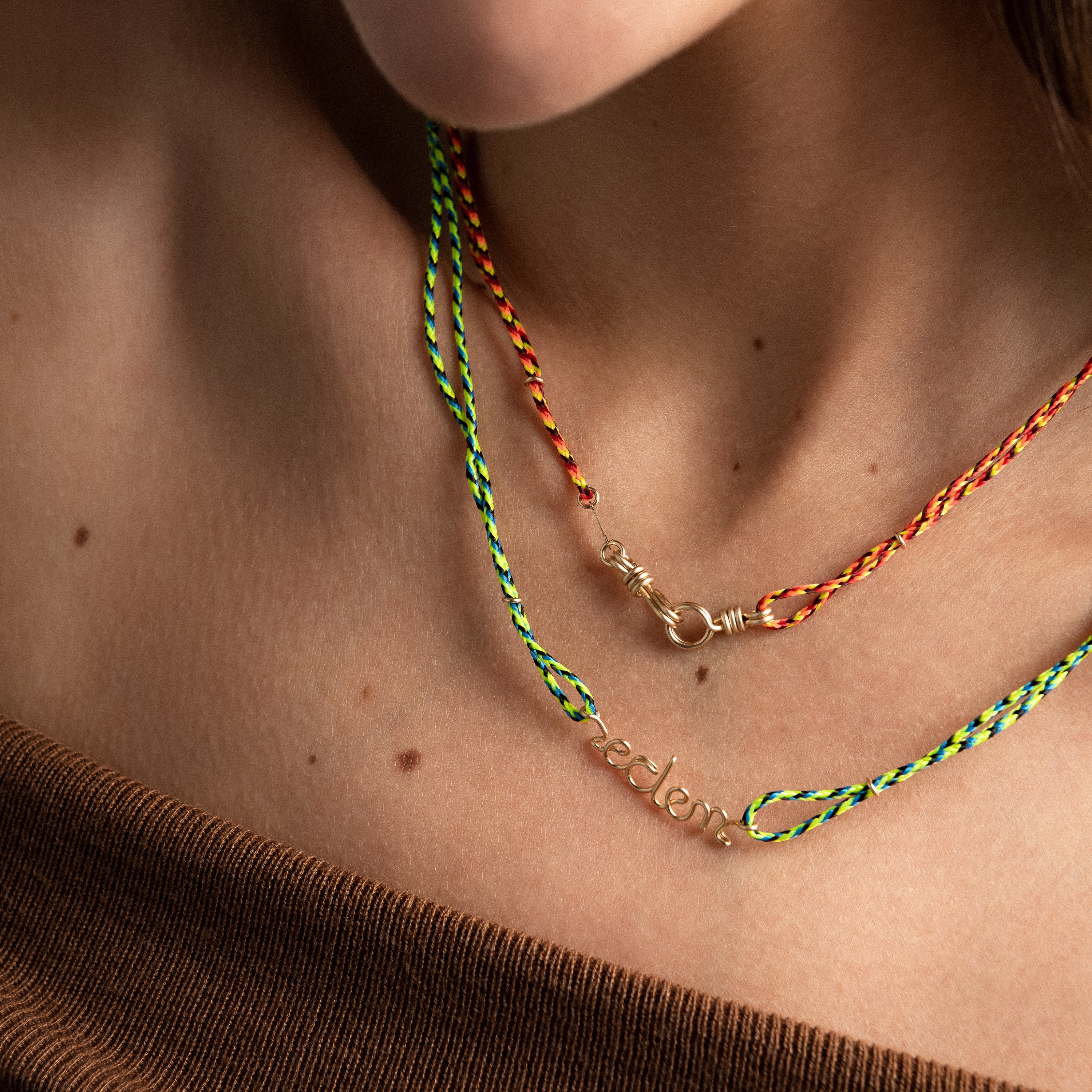 Collier Cordon Slim Knot Attache moi - or jaune laminé