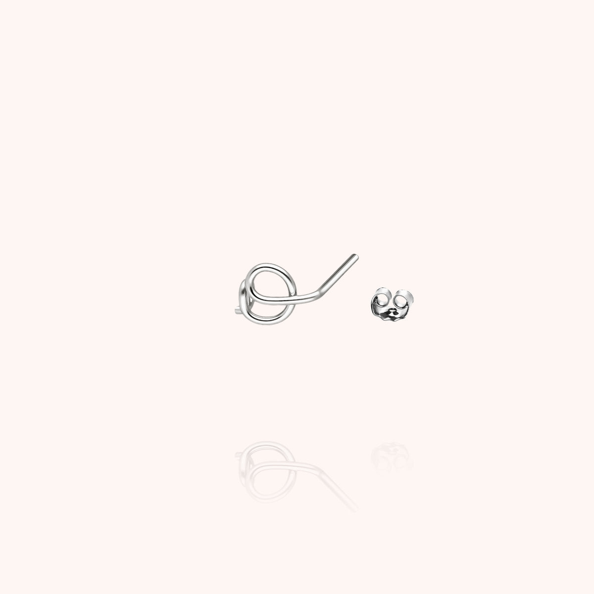 Orecchino a Lobo Originale Iniziale in filo d'oro bianco 18kt