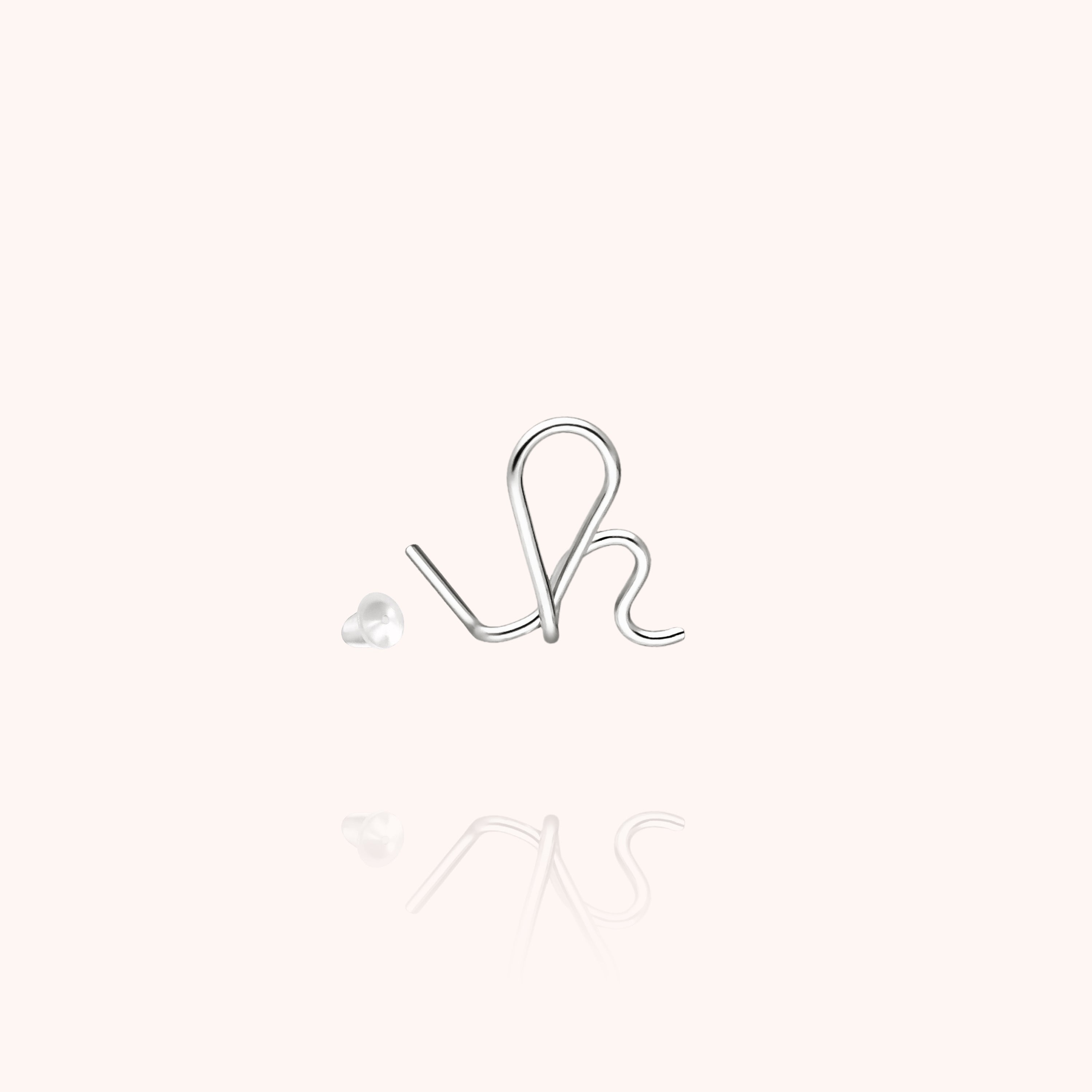 Puce d'Oreille Originale Initiale porté à l'oreille — qualité artisanale garantie