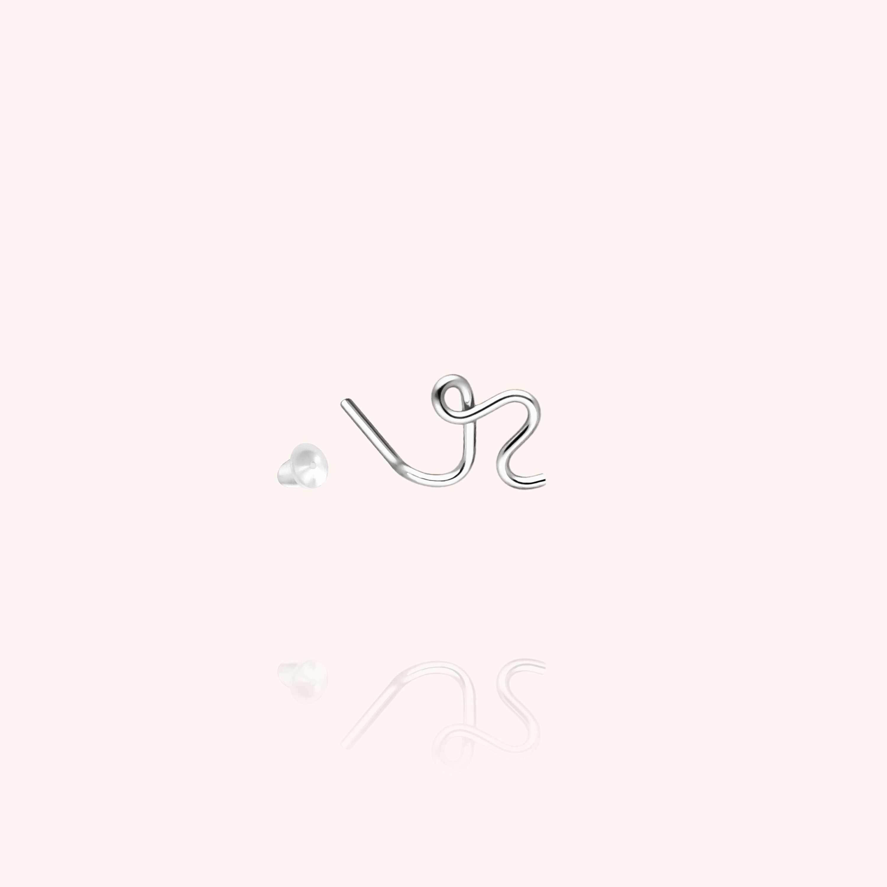 Puce d'Oreille Originale Initiale porté à l'oreille — qualité artisanale garantie