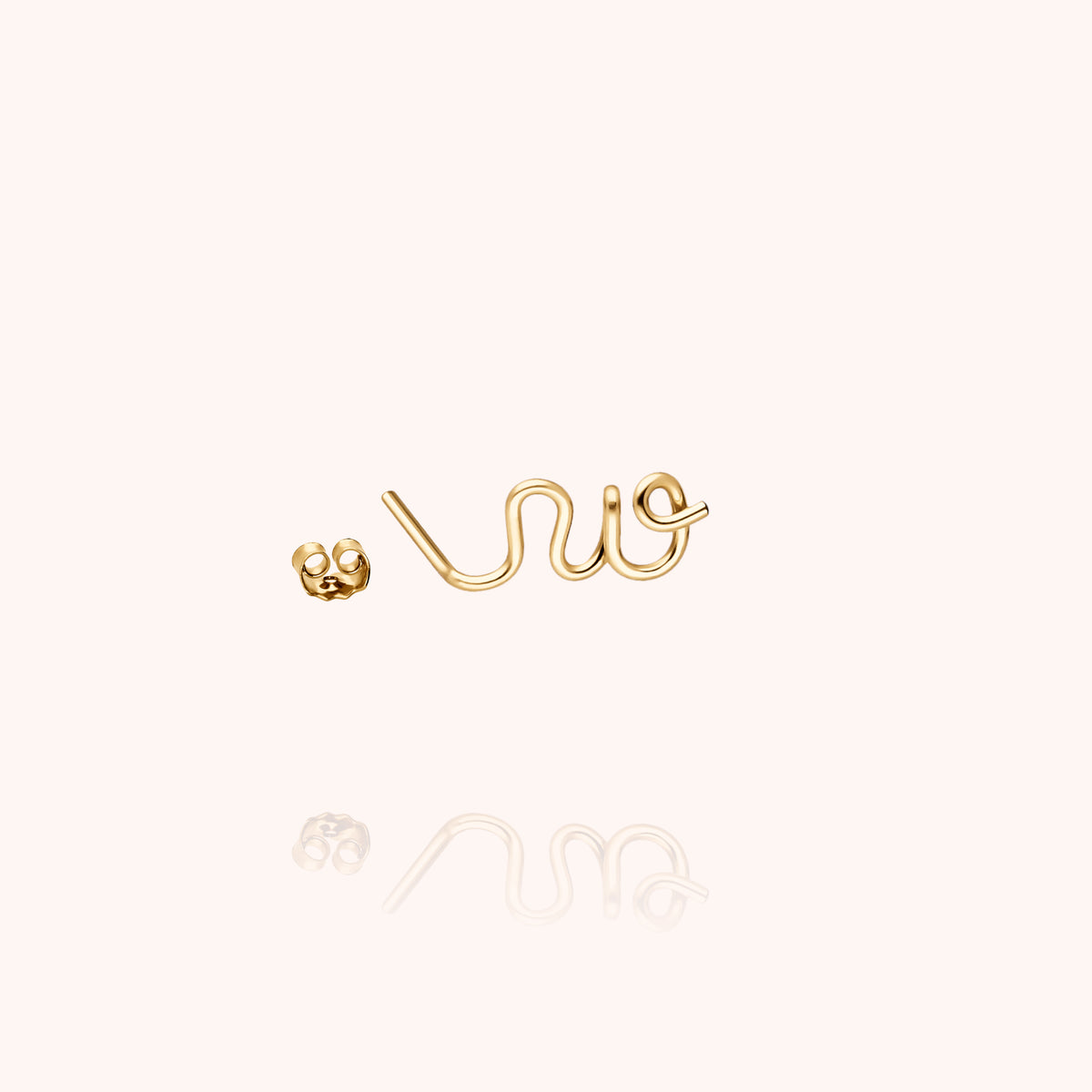 Orecchino a Lobo Originale Iniziale, portato all'orecchio