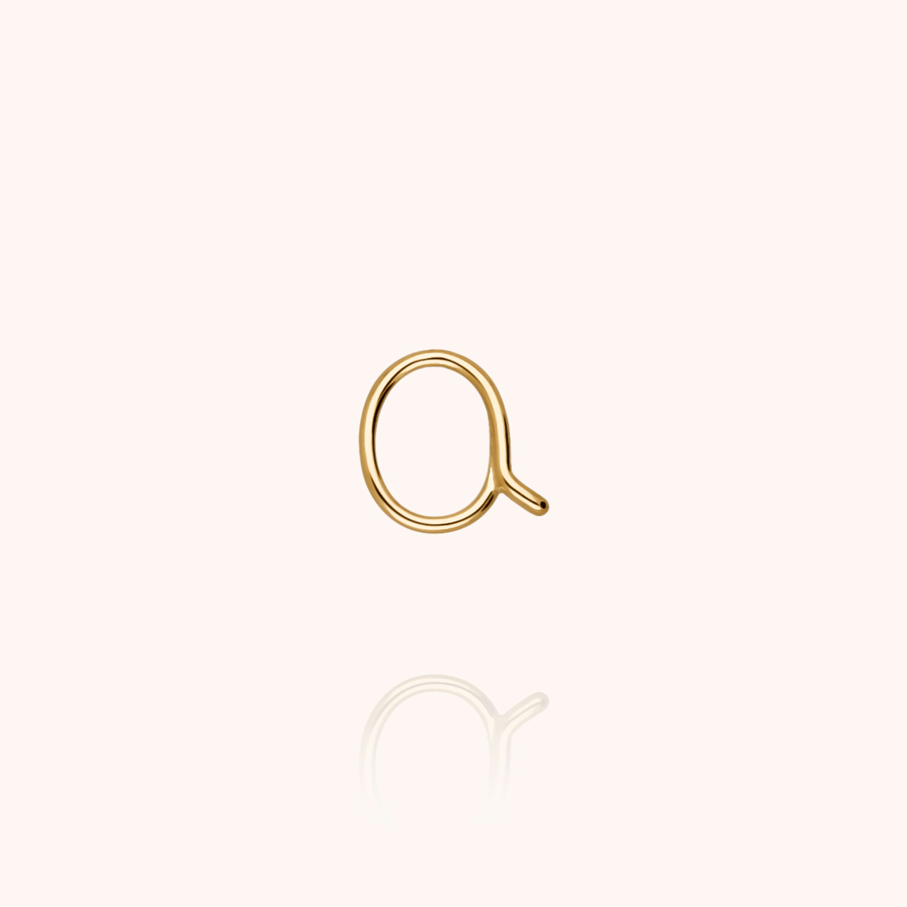 Puce d'Oreille Capitale Initiale en or jaune 18K — boucles d'oreilles personnalisable Atelier Paulin