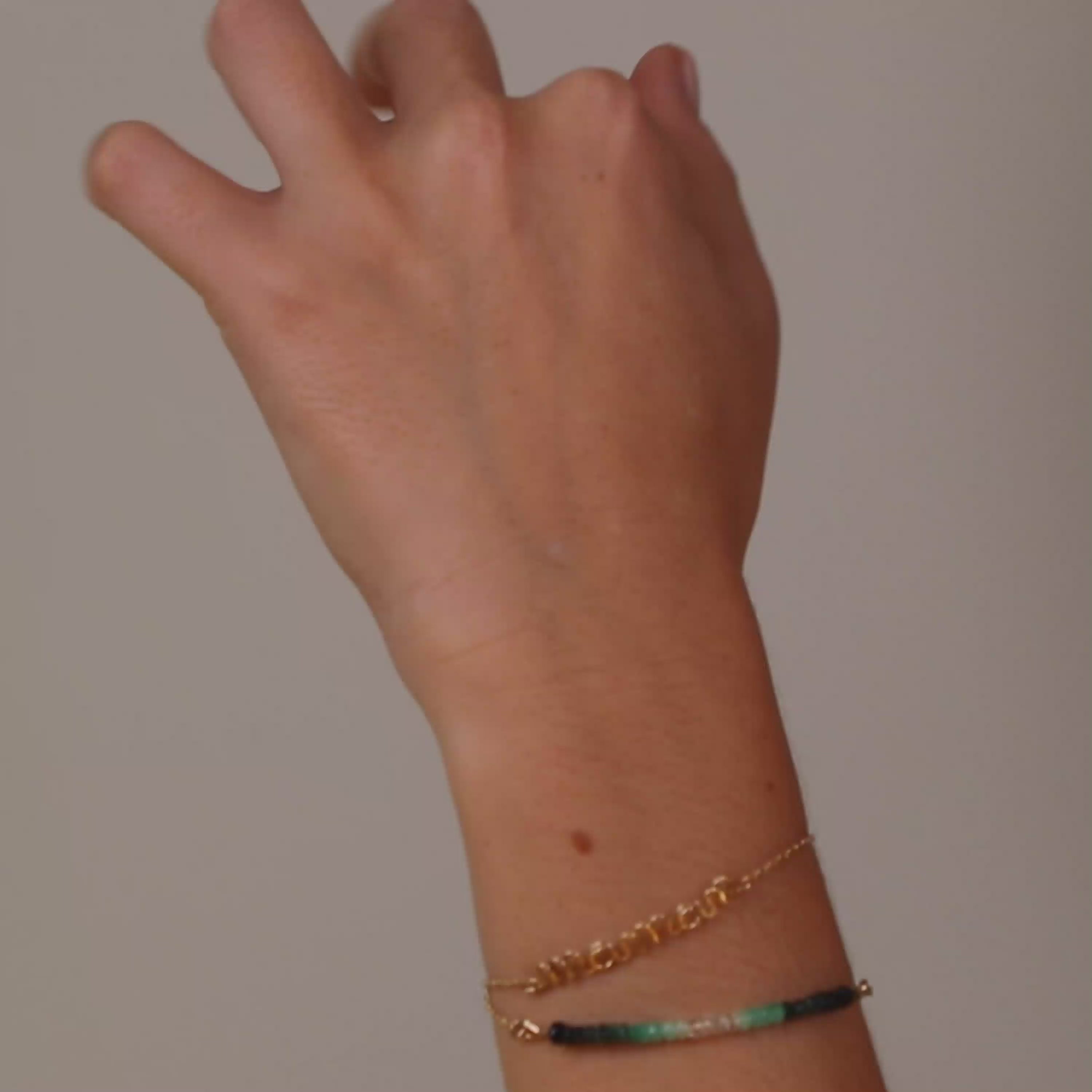 Vidéo : Bracelet Double Tour Personnalisé - émeraude façonné à la main à Paris