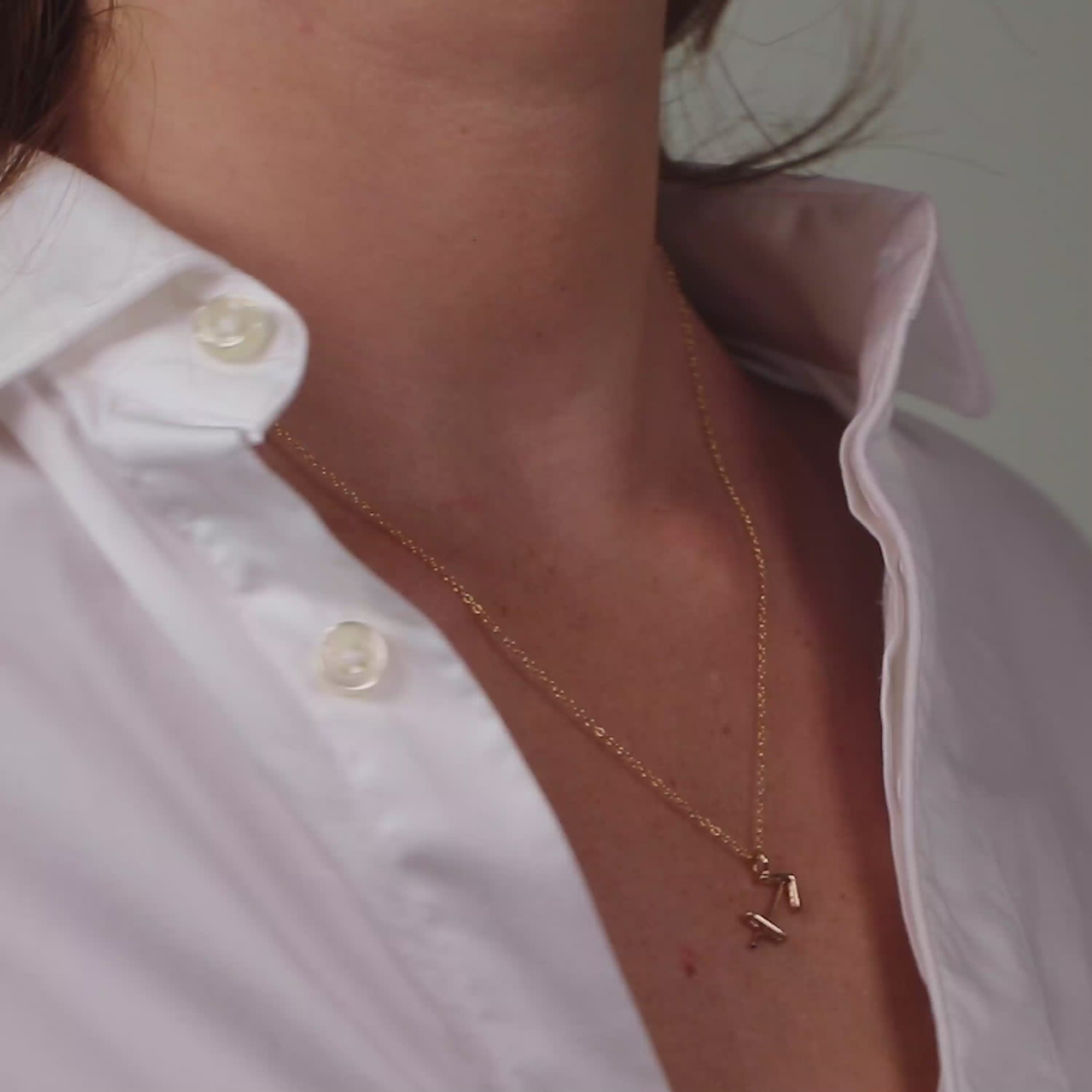 Vidéo : Collier Astro Sagittaire façonné à la main à Paris