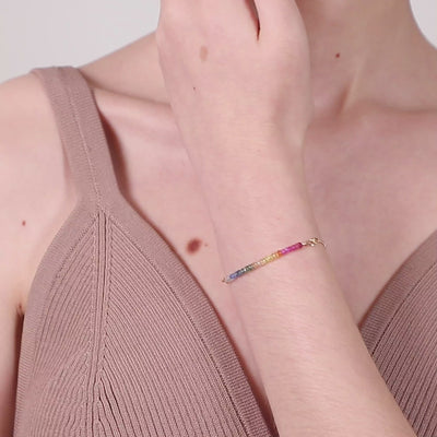 Vidéo : Bracelet Chaîne Nonza - saphir rainbow façonné à la main à Paris